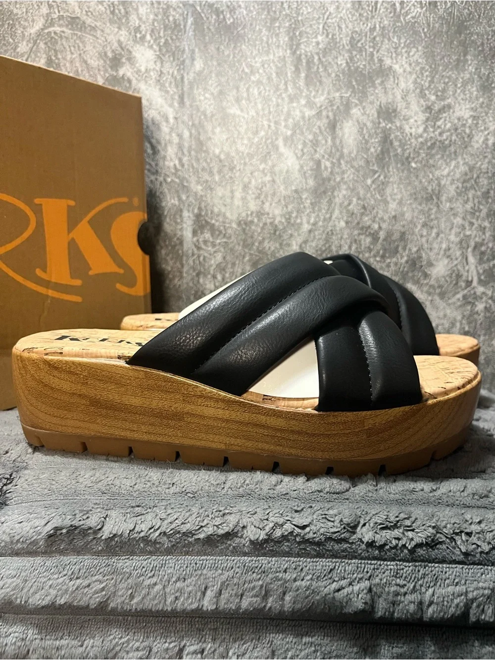 Kork-Ease padded crisscross
